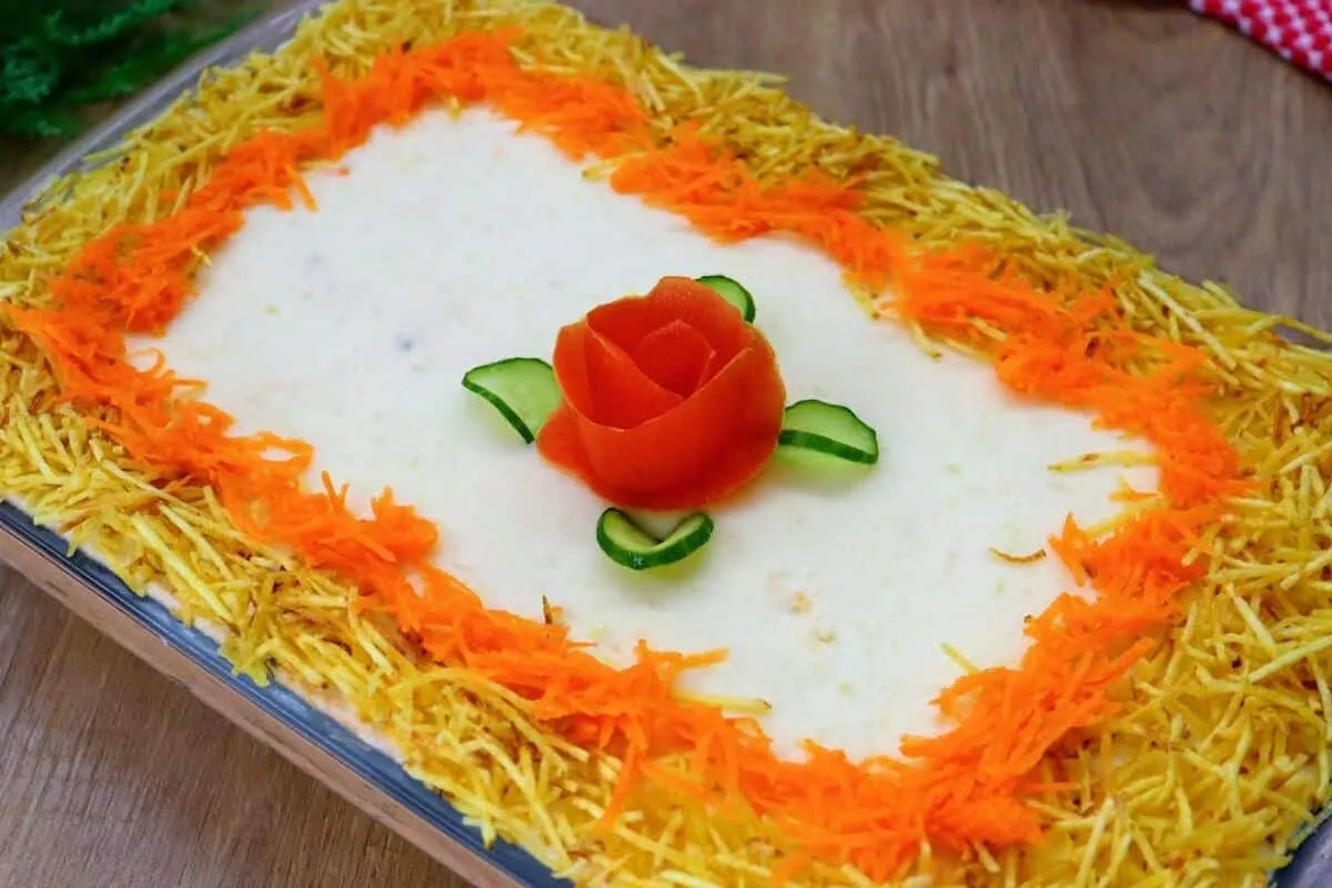 Torta fria de frango na travessa: o prato completo, delicioso e prático para o seu almoço