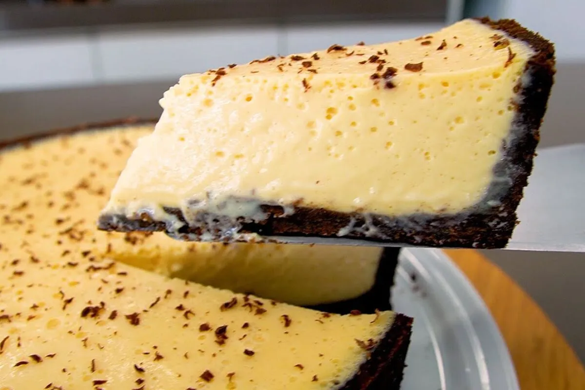 Torta mousse de maracujá: o doce super cremoso e refrescante que você faz rapidinho no liquidificador