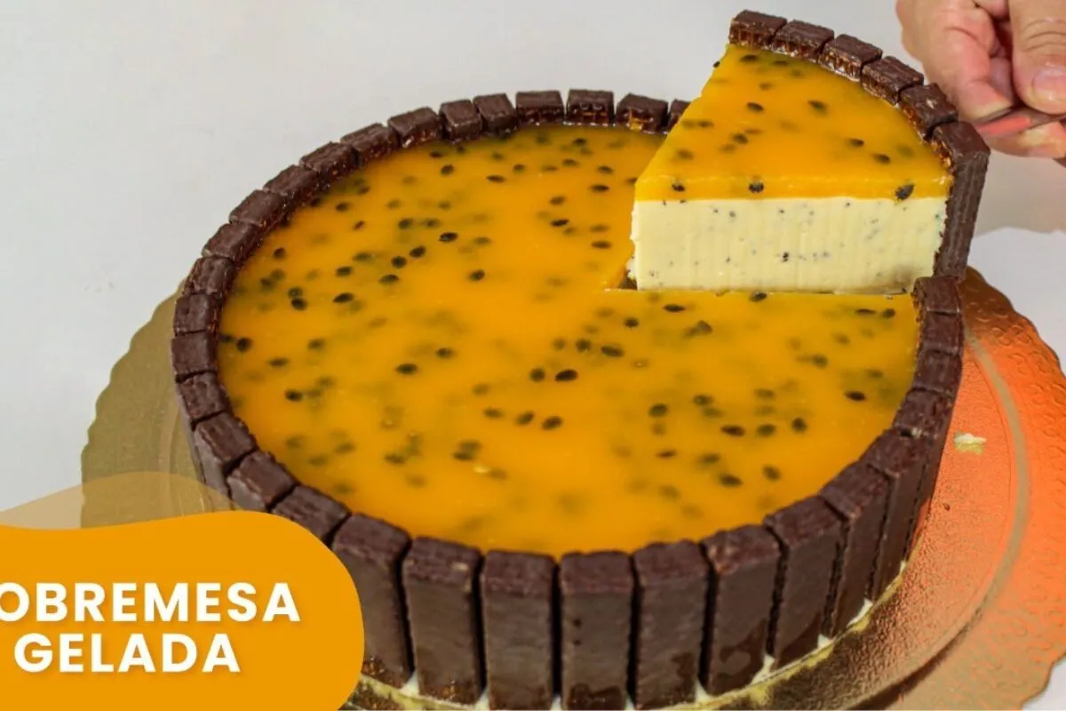 Torta mousse de maracujá: uma sobremesa refrescante e muito fácil de preparar que leva um toque especial de Bis para deixar o resultado incrível
