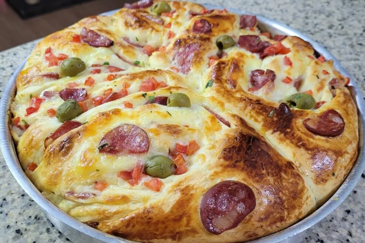 Torta pão de linguiça super fácil e deliciosa: fica um lanche maravilhoso