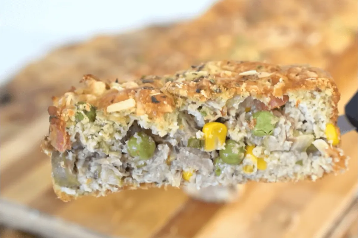 Torta salgada de atum saudável e prática para o seu lanche na confraternização de natal