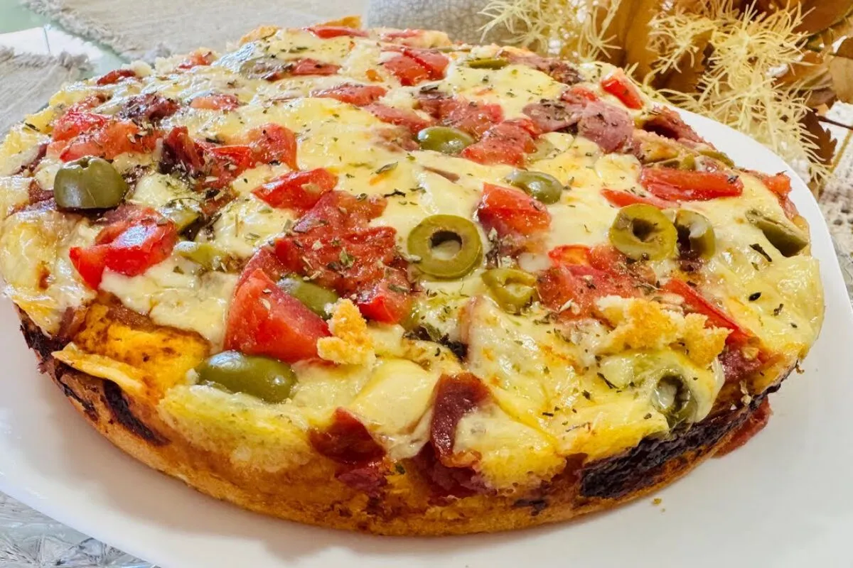 Torta salgada especial com massa fofinha feita no liquidificador para seu lanche ou jantar