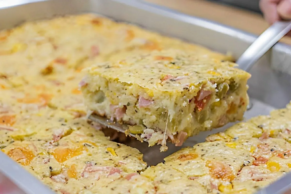 Torta salgada feita à mão é só misturar os ingredientes colocar recheio e assar no forno