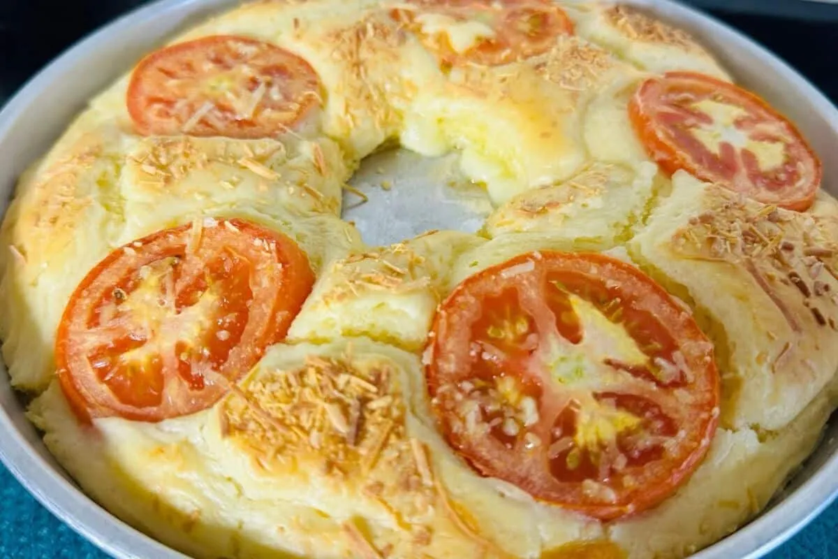 Torta x tudo de liquidificador, com uma massa que derrete na boca e um recheio completo