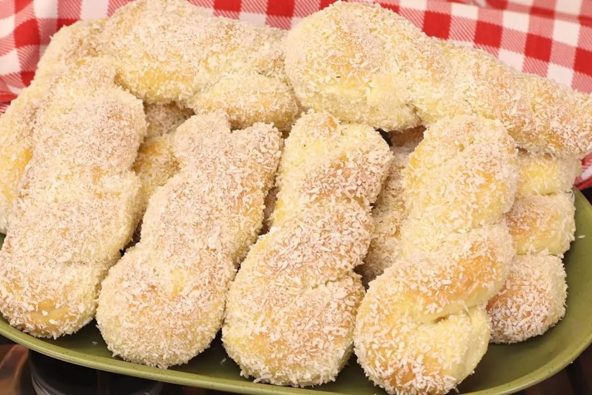 Trancinha de coco: fofinho, delicioso, fácil e rende muito para o lanche da tarde