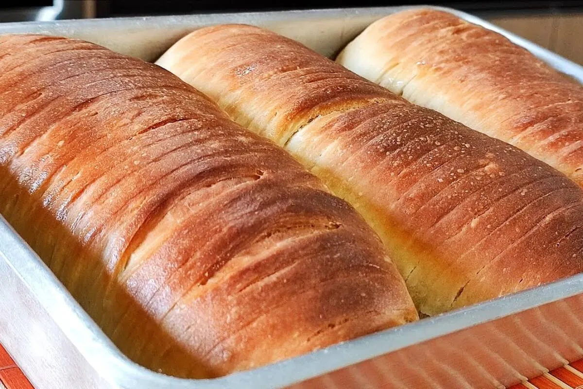 Veja como fazer um pão caseiro sem ovo e sem leite que cresce bastante