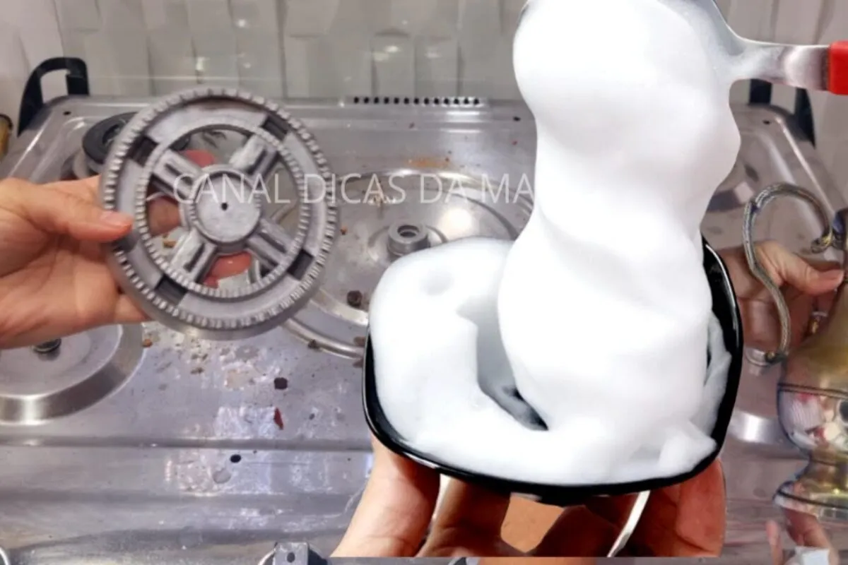 Veja como fazer uma espuma para limpar fogão que tira toda aquela crosta de gordura