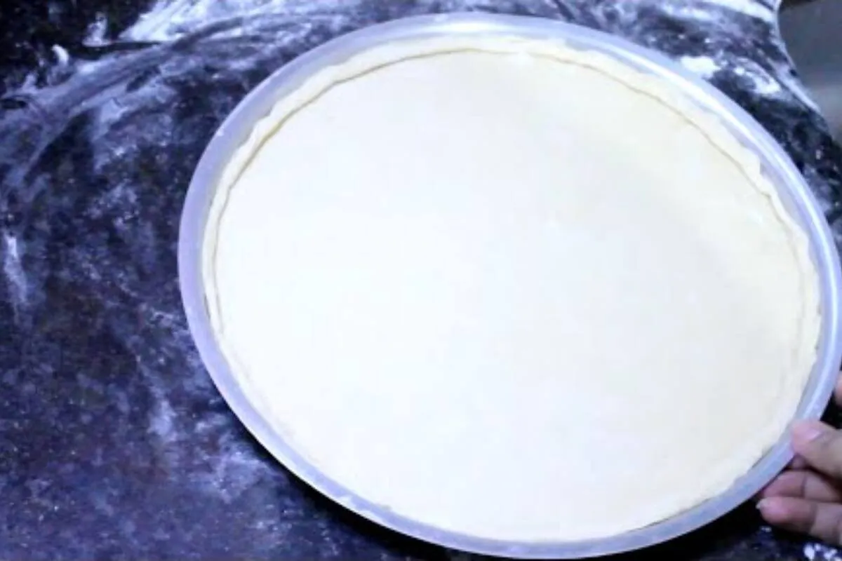 Veja como fazer uma massa de pizza caseira igual de pizzaiolo profissional