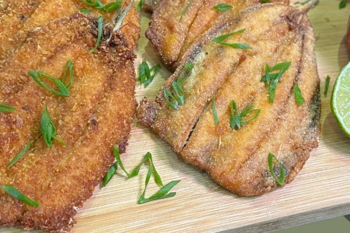 Veja como os restaurantes fazem sardinha empanada sequinha e crocante