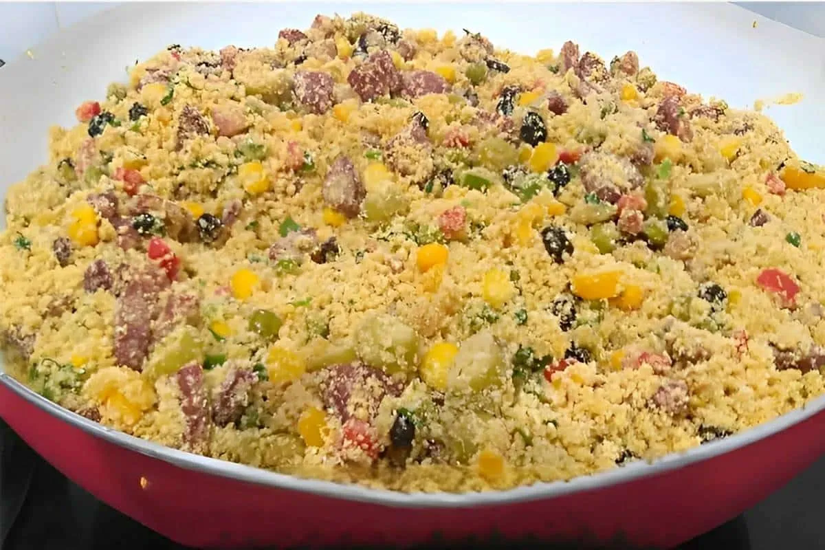 Veja como preparar uma farofa de natal completa e bem temperada para o seu almoço natalino