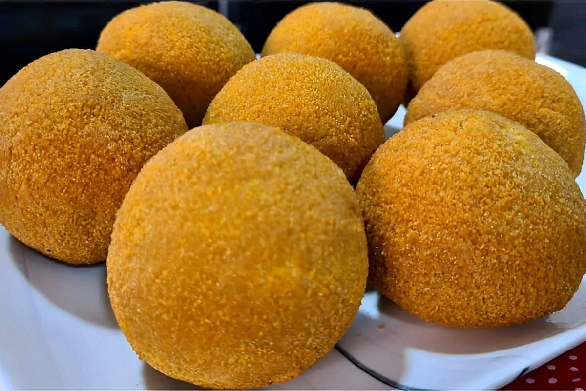 Você não vai acreditar como é feito esse salgado simples e saboroso um sucesso de vendas