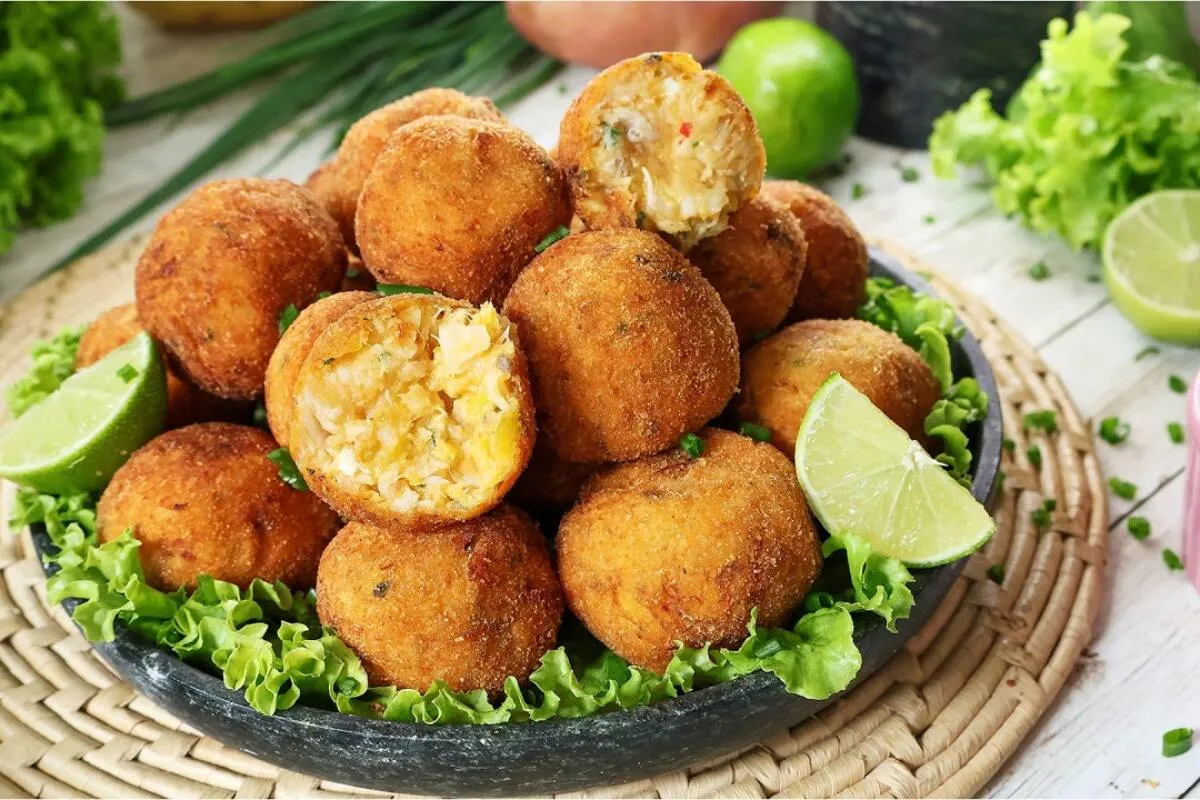 Você vai adorar essa novidade: bolinho de peixe frito sequinho por fora e suculento por dentro